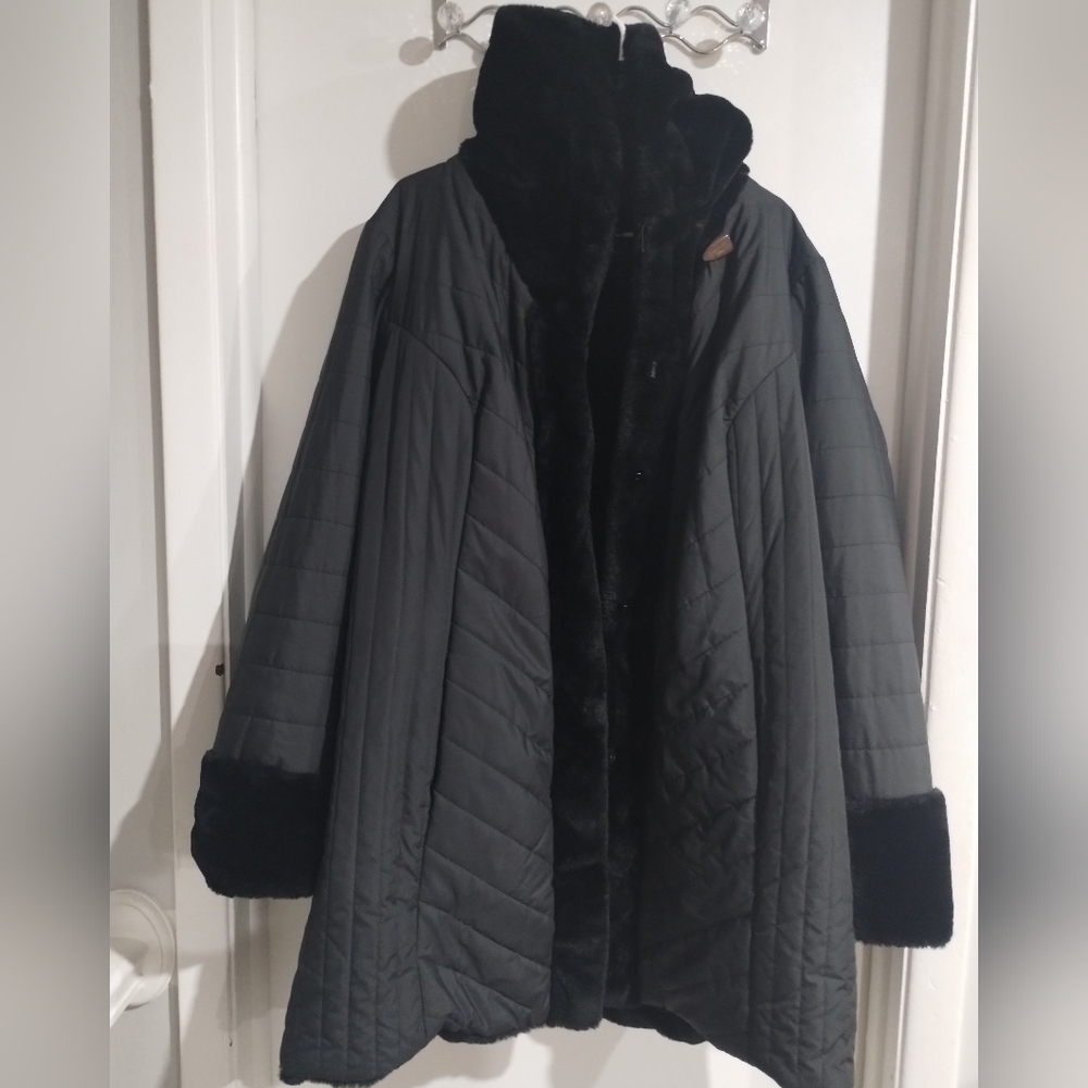 dennis basso Black Quilted Puffer Coat with Faux Fur Trim